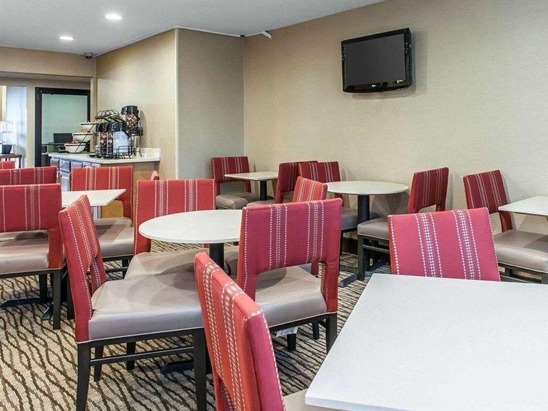 Comfort Inn & Suites Napoleon Bagian luar foto
