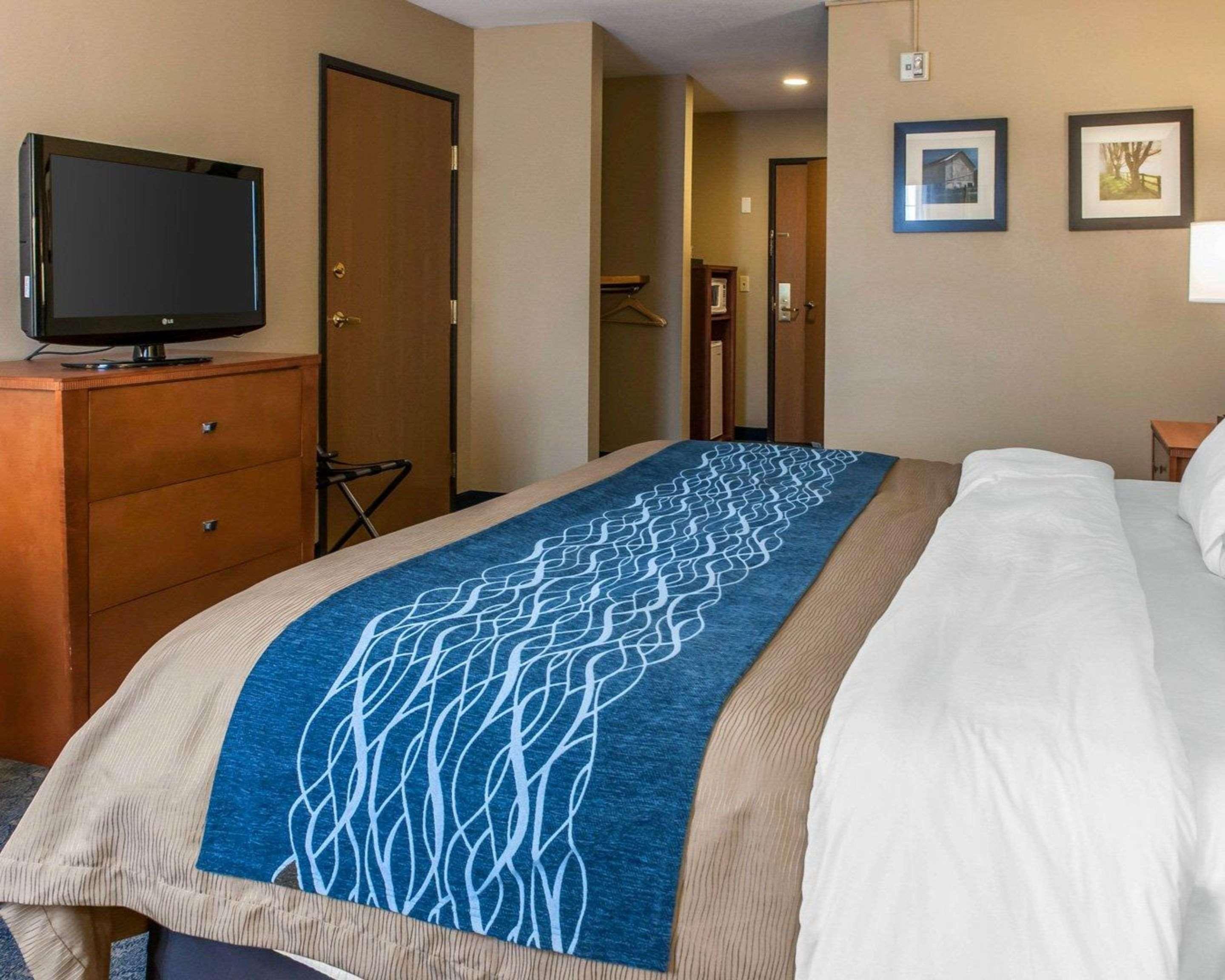 Comfort Inn & Suites Napoleon Bagian luar foto