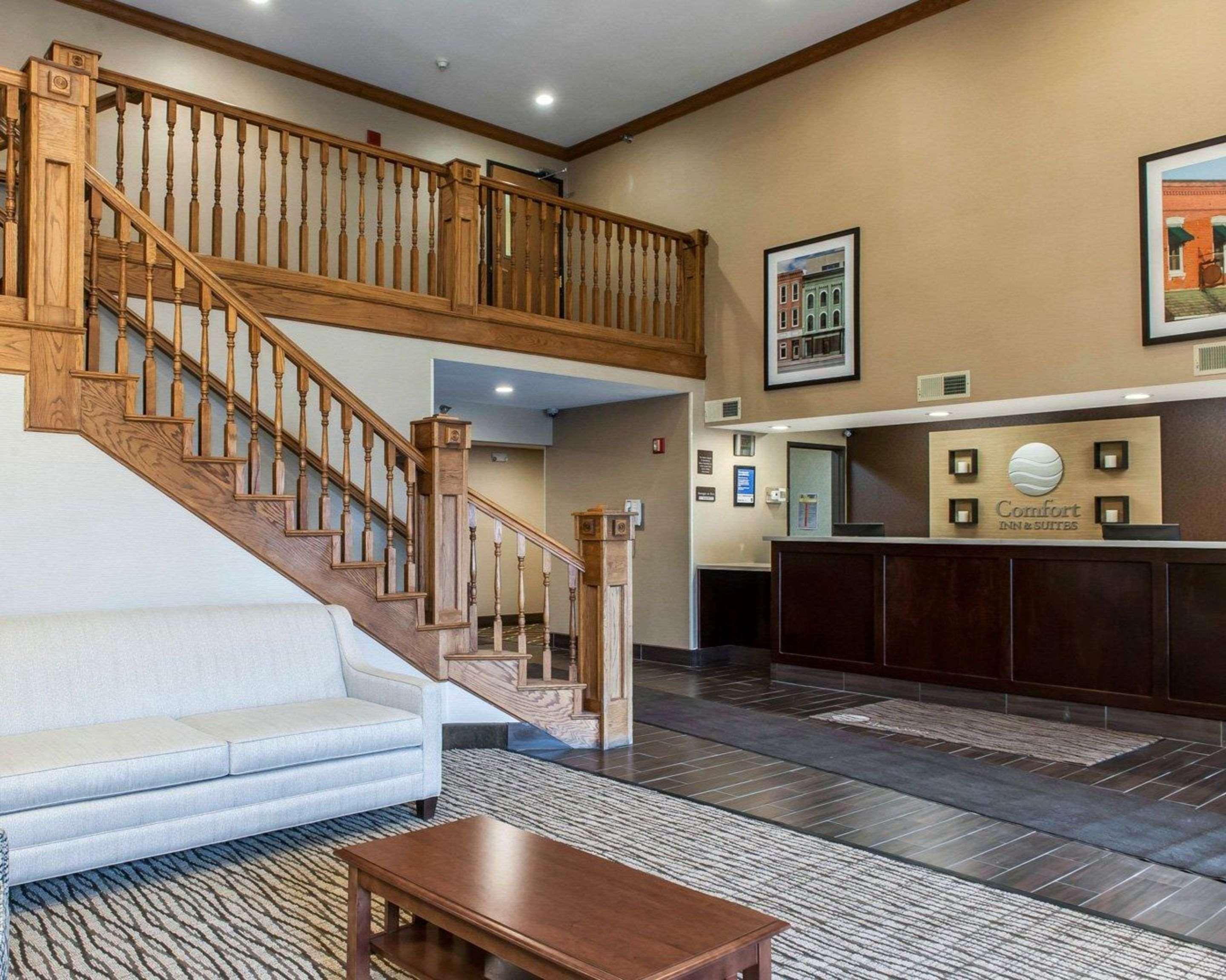 Comfort Inn & Suites Napoleon Bagian luar foto