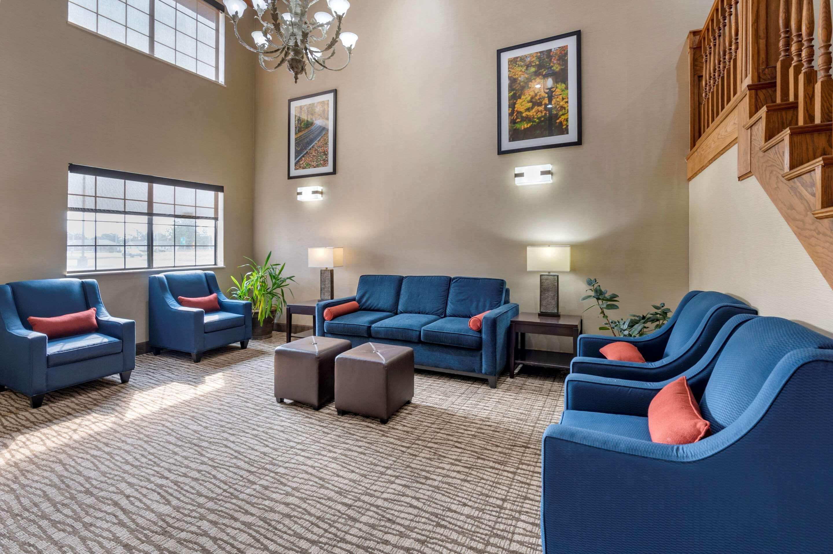 Comfort Inn & Suites Napoleon Bagian luar foto