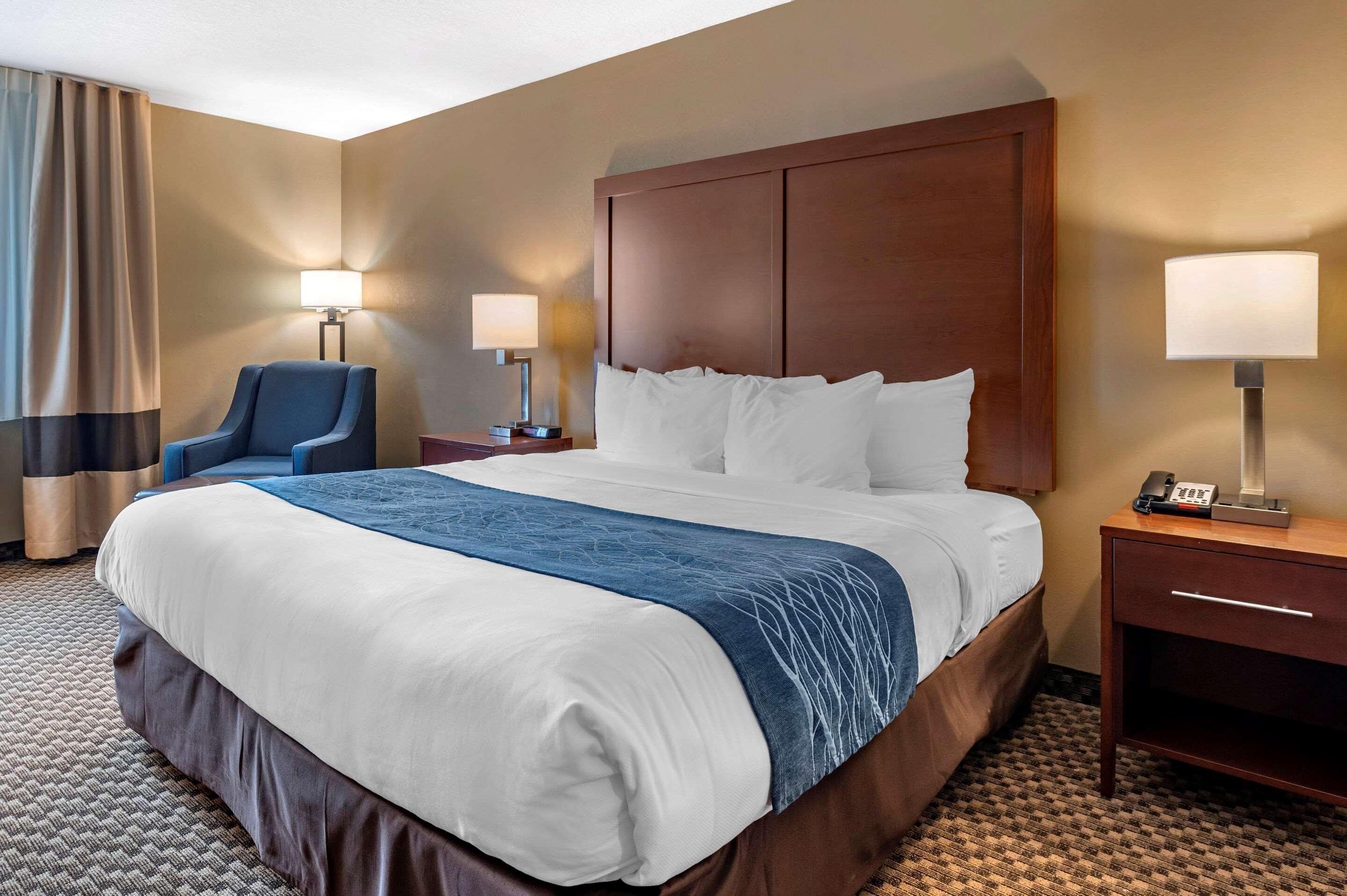 Comfort Inn & Suites Napoleon Bagian luar foto