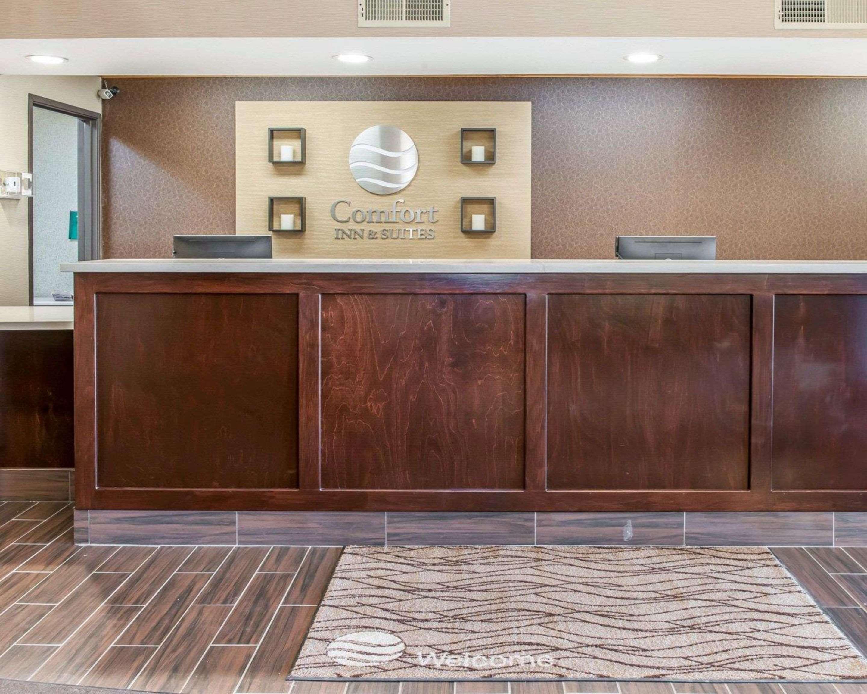 Comfort Inn & Suites Napoleon Bagian luar foto