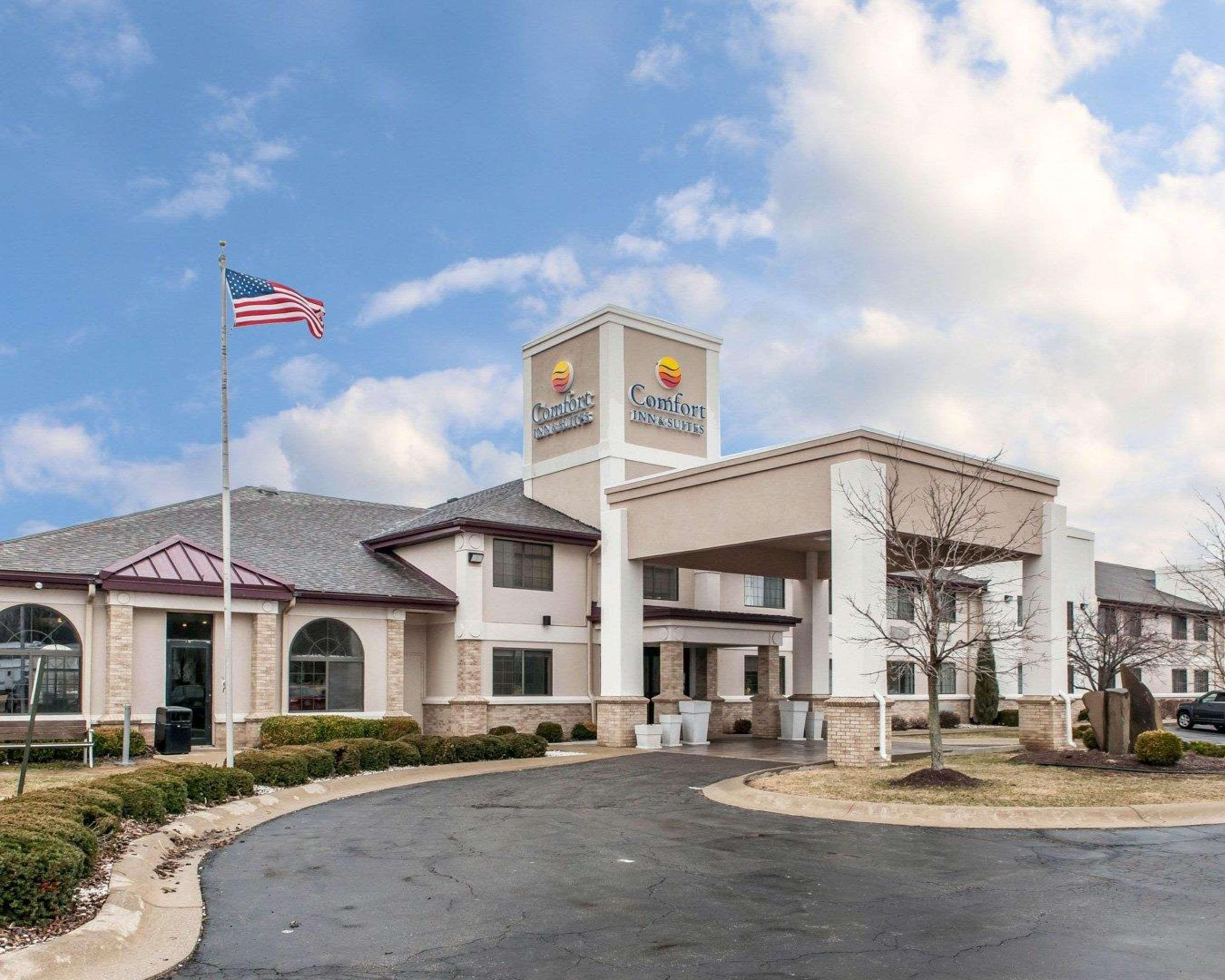 Comfort Inn & Suites Napoleon Bagian luar foto