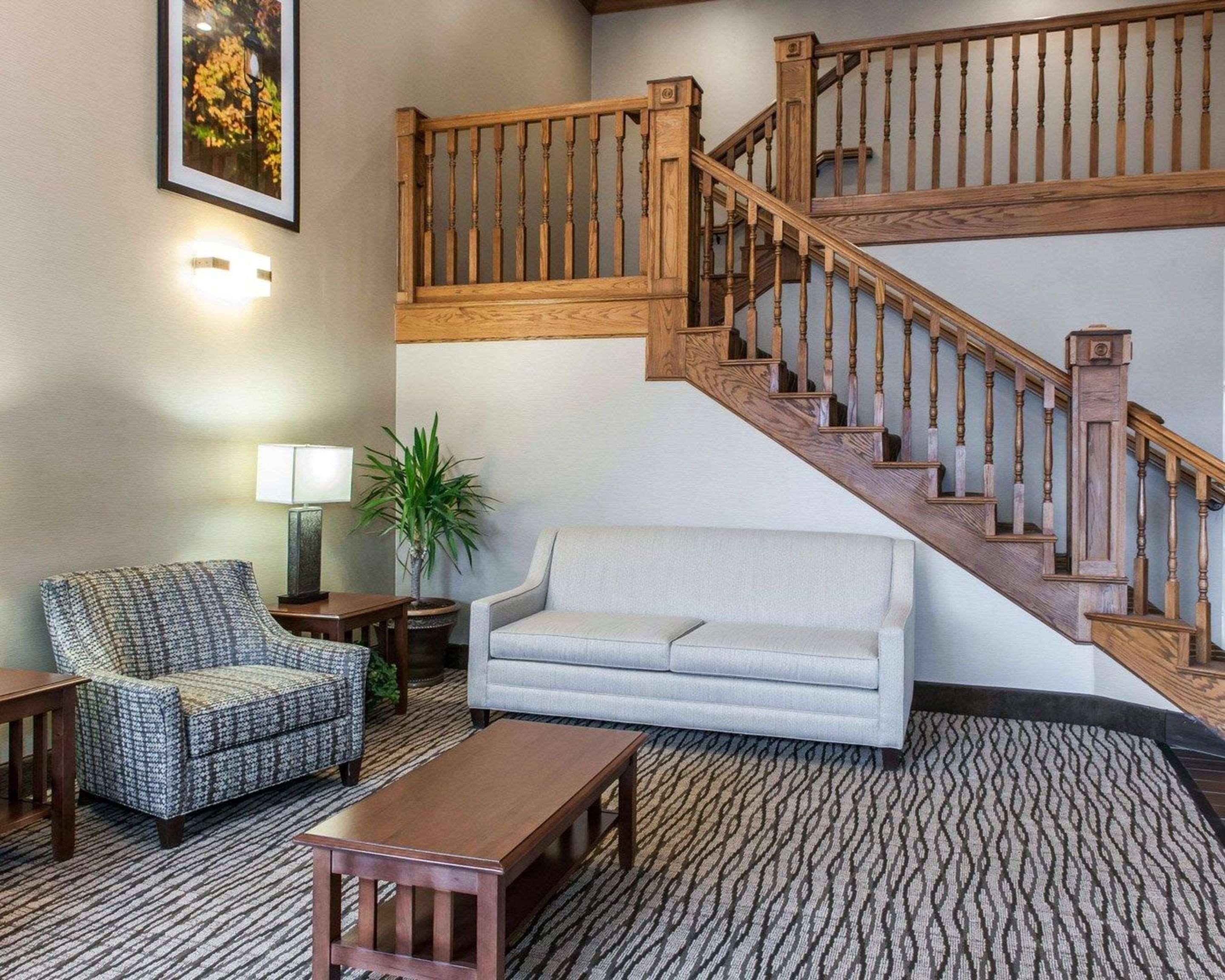 Comfort Inn & Suites Napoleon Bagian luar foto