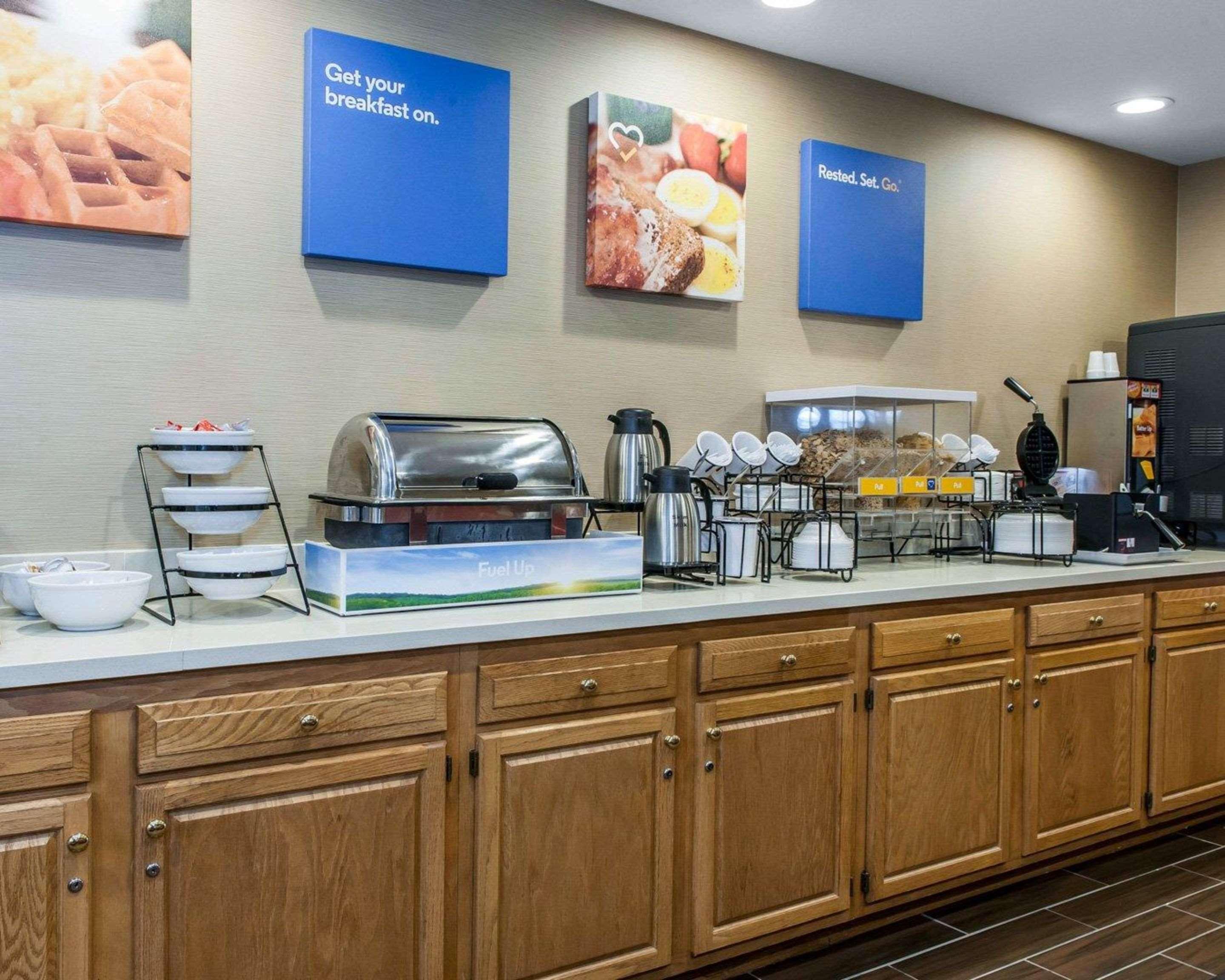 Comfort Inn & Suites Napoleon Bagian luar foto