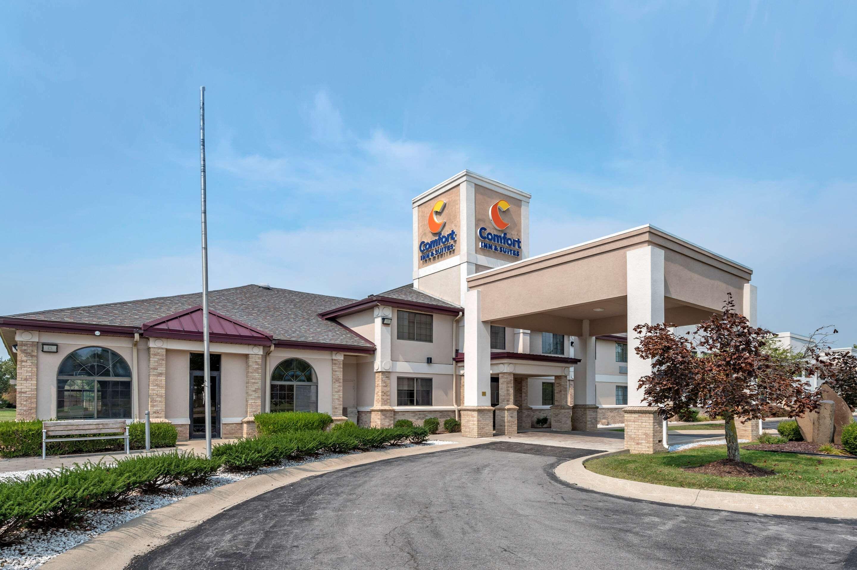 Comfort Inn & Suites Napoleon Bagian luar foto