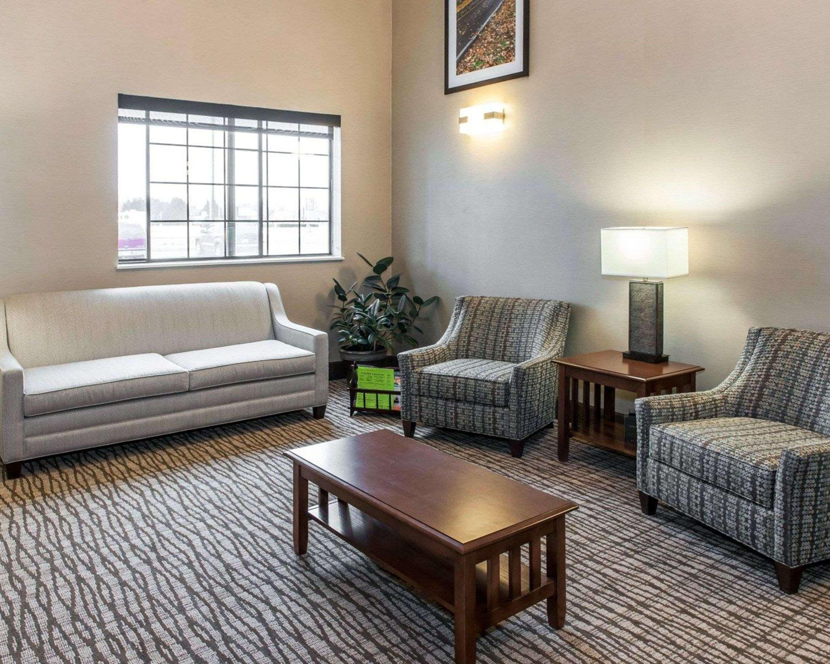 Comfort Inn & Suites Napoleon Bagian luar foto