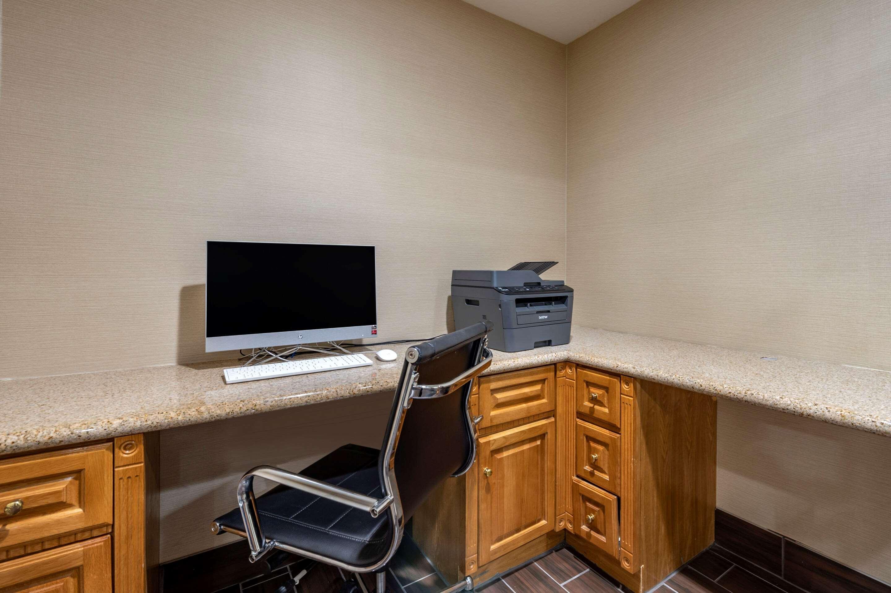 Comfort Inn & Suites Napoleon Bagian luar foto