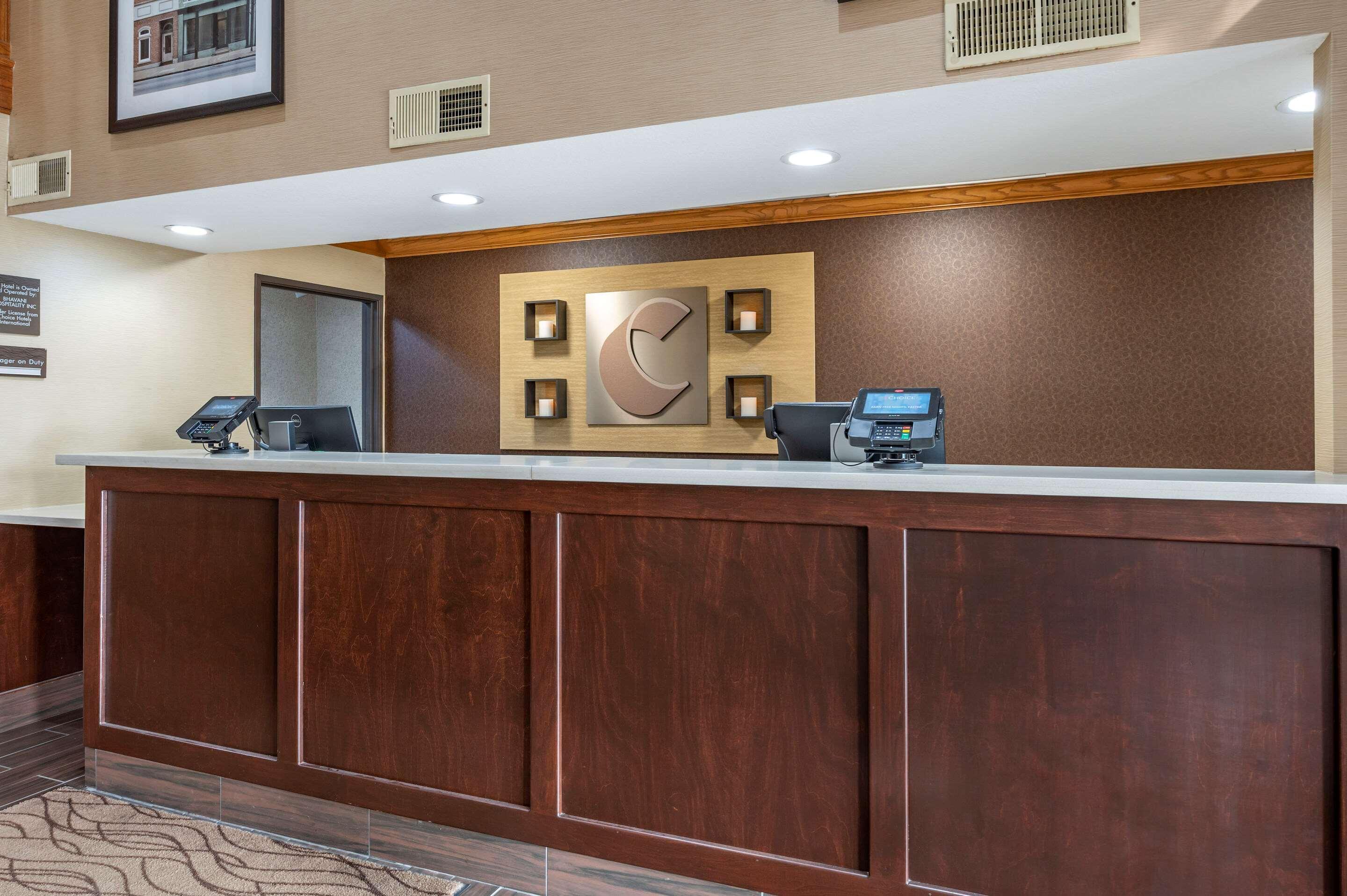 Comfort Inn & Suites Napoleon Bagian luar foto