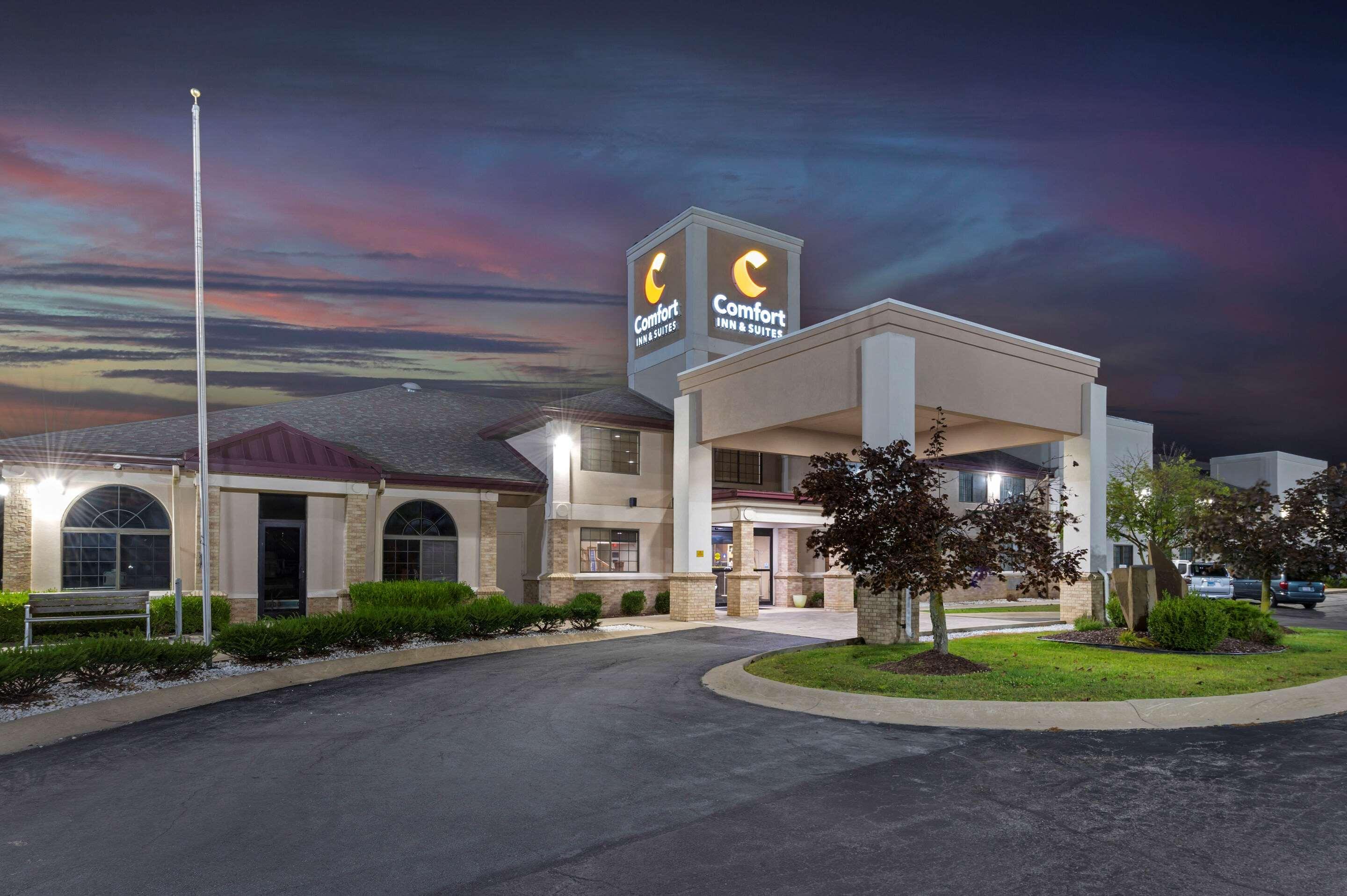 Comfort Inn & Suites Napoleon Bagian luar foto