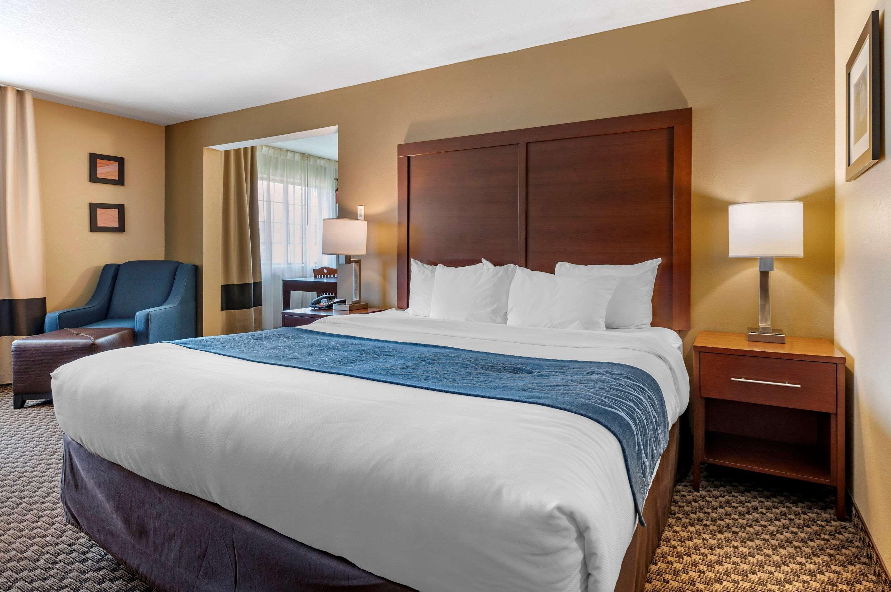 Comfort Inn & Suites Napoleon Bagian luar foto