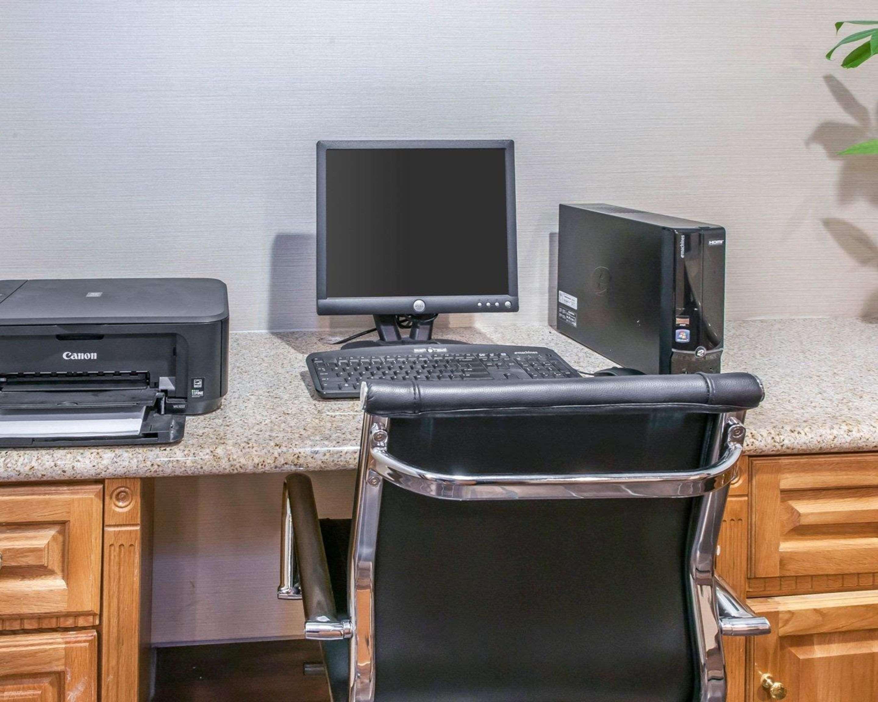 Comfort Inn & Suites Napoleon Bagian luar foto