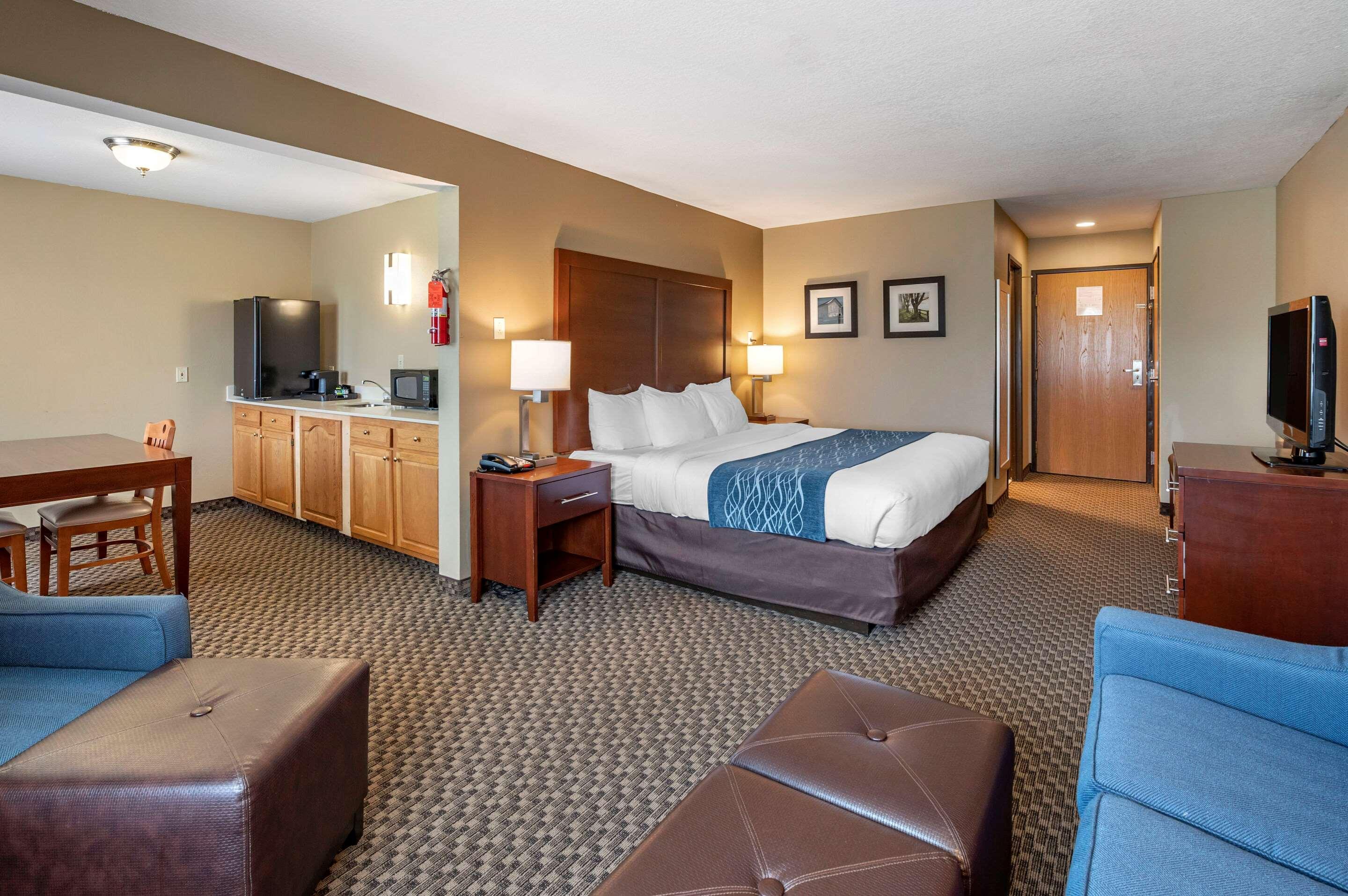 Comfort Inn & Suites Napoleon Bagian luar foto