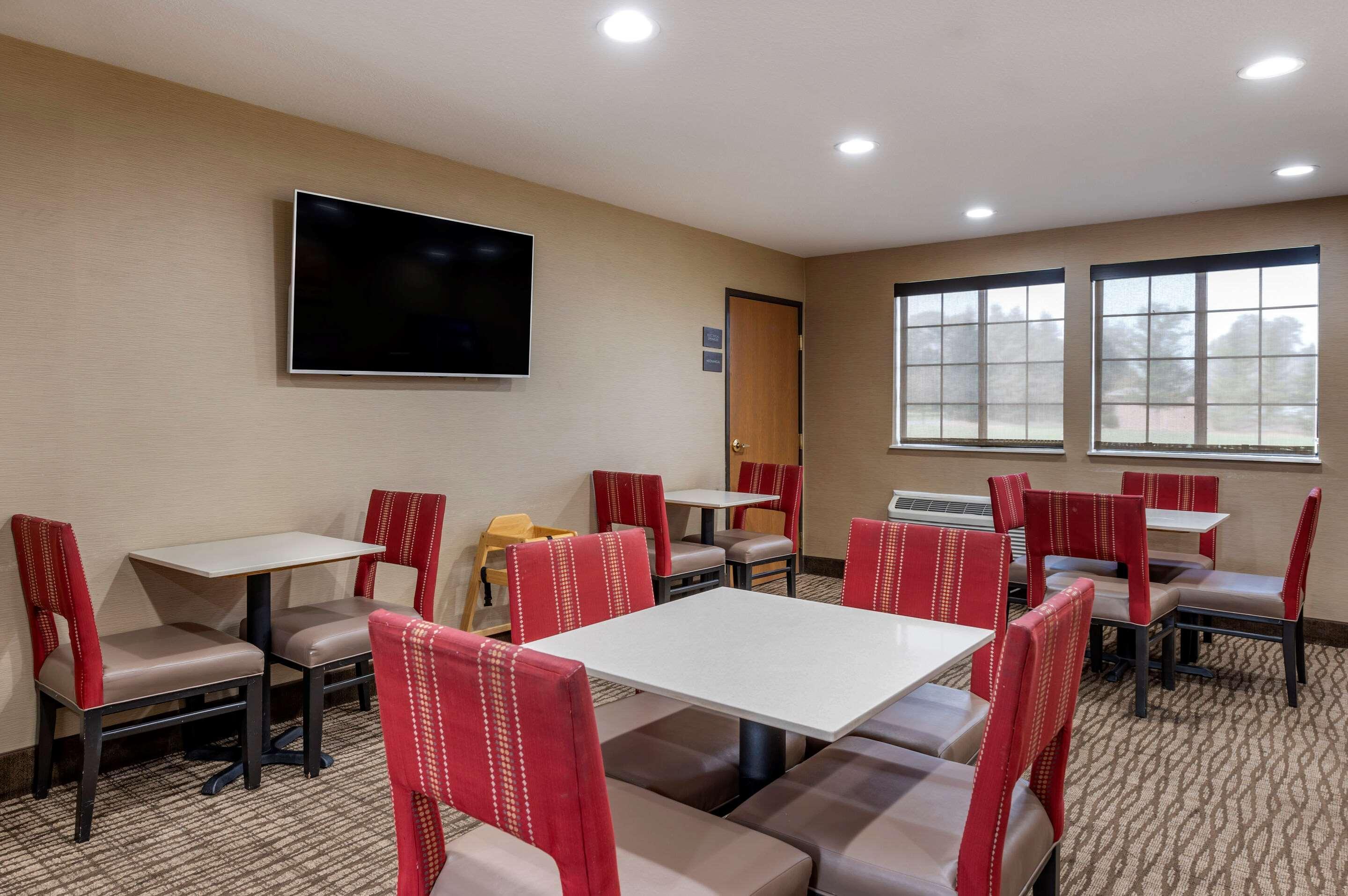 Comfort Inn & Suites Napoleon Bagian luar foto