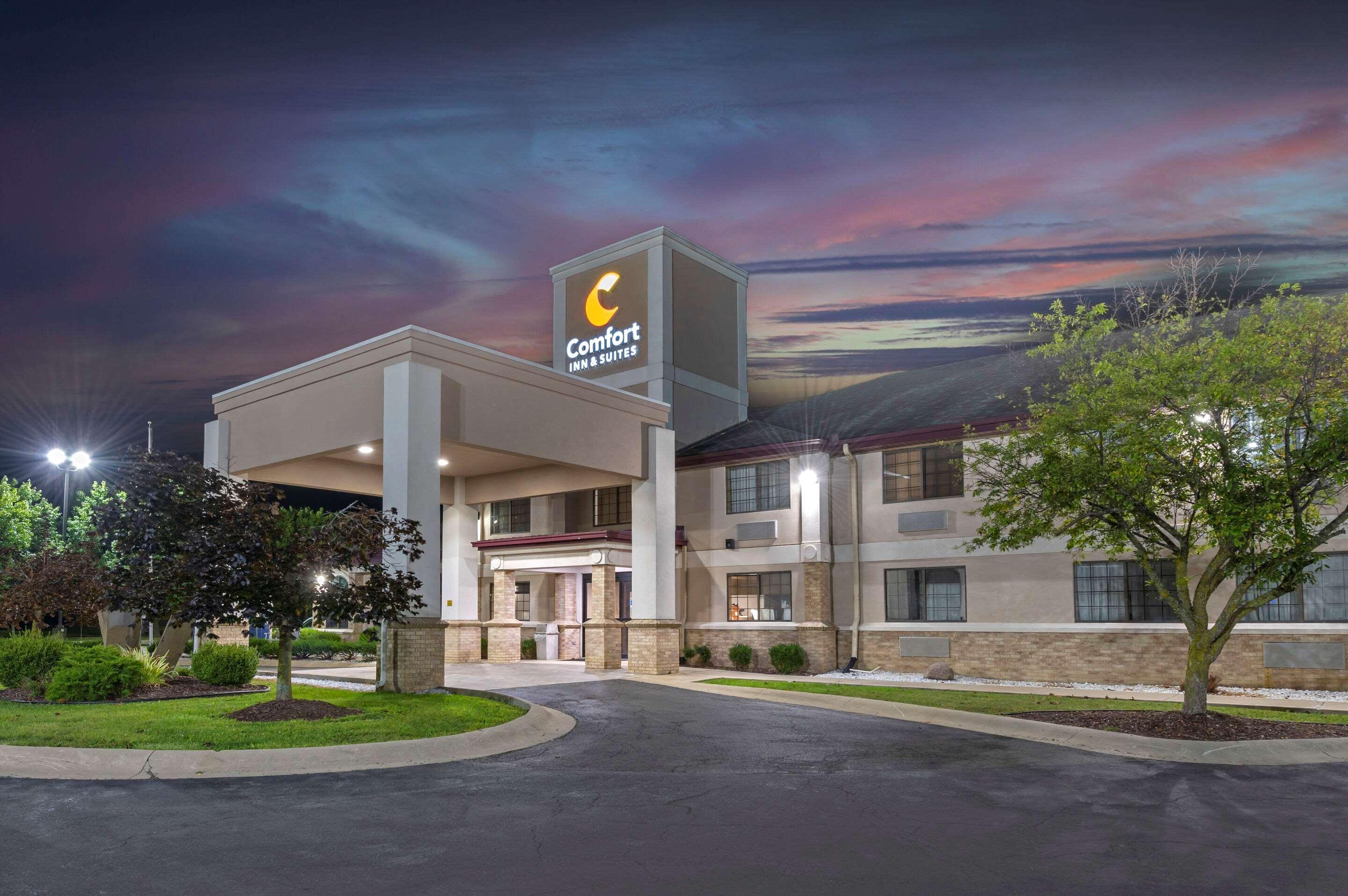 Comfort Inn & Suites Napoleon Bagian luar foto