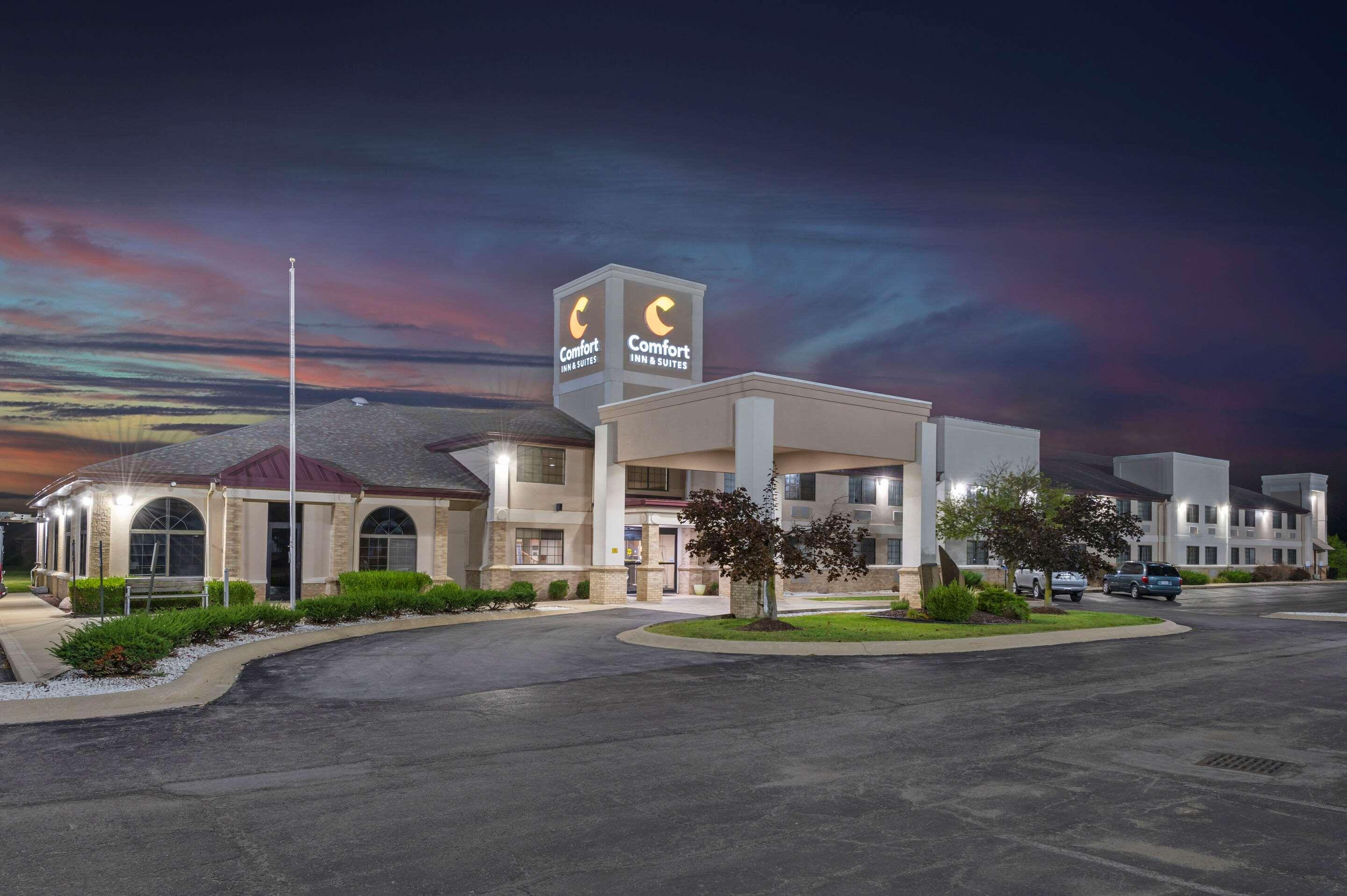 Comfort Inn & Suites Napoleon Bagian luar foto