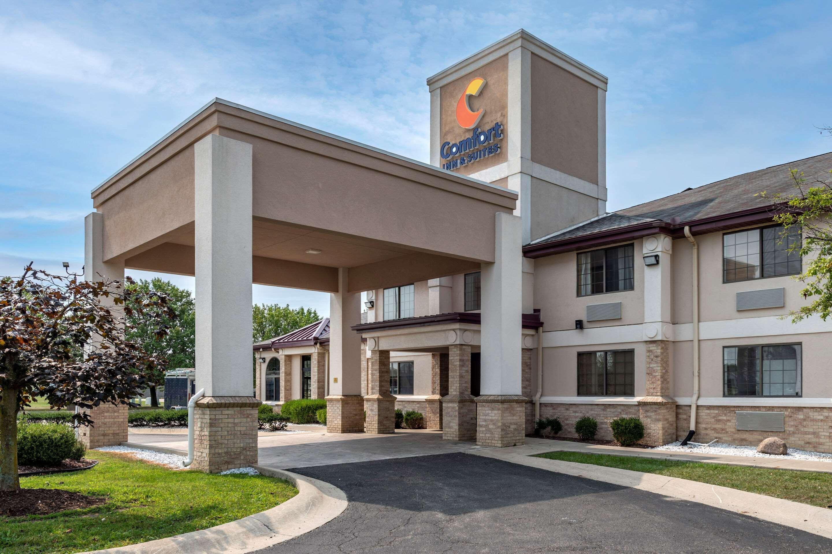 Comfort Inn & Suites Napoleon Bagian luar foto